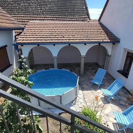 Naturalni Vinarstvi Dvorek - Penzion, Bistro & Wellness بيت ضيافة Dolní Dunajovice