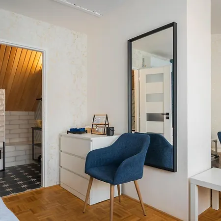 Naturalni Vinarstvi Dvorek - Penzion, Bistro & Wellness Pensionat Dolní Dunajovice