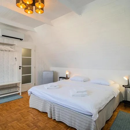 Naturalni Vinarstvi Dvorek - Penzion, Bistro & Wellness 4* Dolní Dunajovice