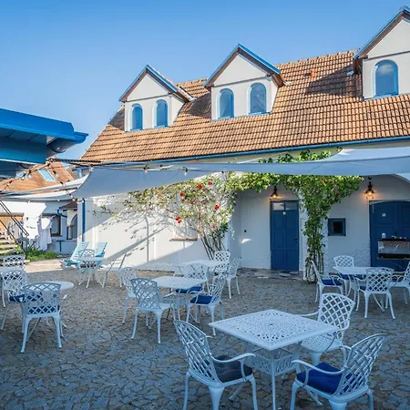 Naturalni Vinarstvi Dvorek - Penzion, Bistro & Wellness