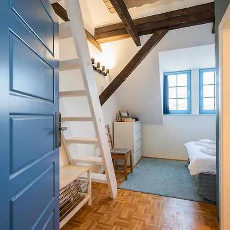 Naturalni Vinarstvi Dvorek - Penzion, Bistro & Wellness Dolní Dunajovice