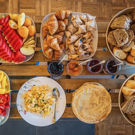 Naturalni Vinarstvi Dvorek - Penzion, Bistro & Wellness بيت ضيافة Dolní Dunajovice