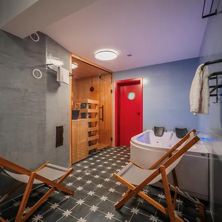 Naturalni Vinarstvi Dvorek - Penzion, Bistro & Wellness 4*