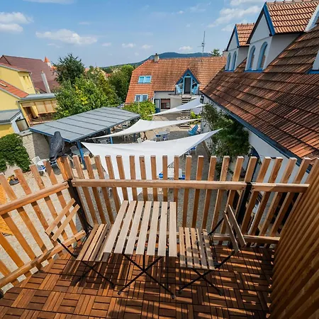 Naturalni Vinarstvi Dvorek - Penzion, Bistro & Wellness 4* Dolne Dunajovice