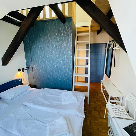 Naturalni Vinarstvi Dvorek - Penzion, Bistro & Wellness 4* Dolní Dunajovice