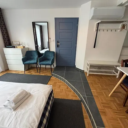 Naturalni Vinarstvi Dvorek - Penzion, Bistro & Wellness 3*