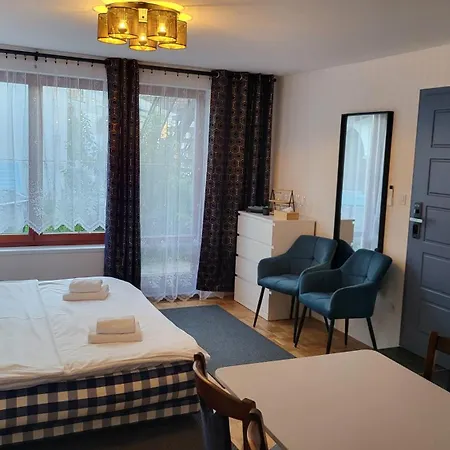 Naturalni Vinarstvi Dvorek - Penzion, Bistro & Wellness بيت ضيافة 4*
