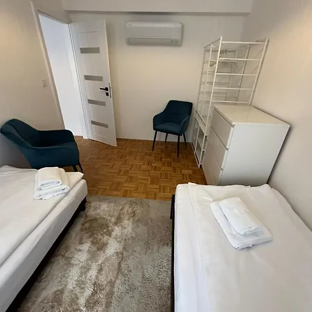 Naturalni Vinarstvi Dvorek - Penzion, Bistro & Wellness 4* Dolne Dunajovice