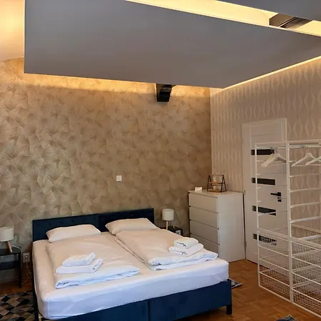 Naturalni Vinarstvi Dvorek - Penzion, Bistro & Wellness Гостевой дом 4*