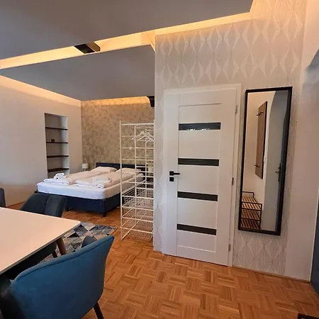 Гостевой дом Naturalni Vinarstvi Dvorek - Penzion, Bistro & Wellness Дольни-Дунаёвице